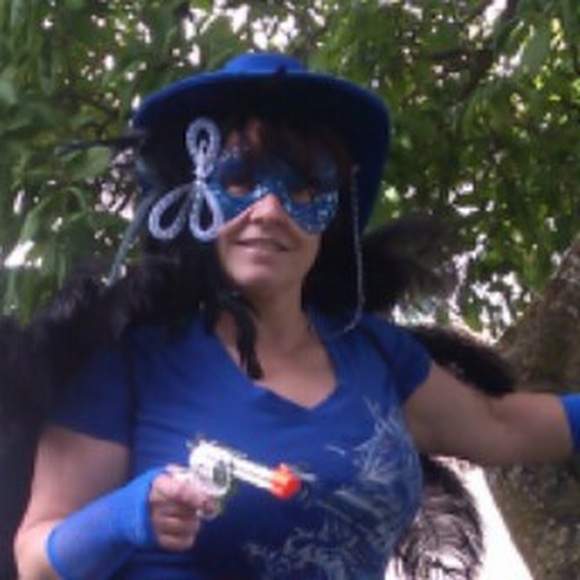 Meet your Posher, Colleen - Picture 1 of 1